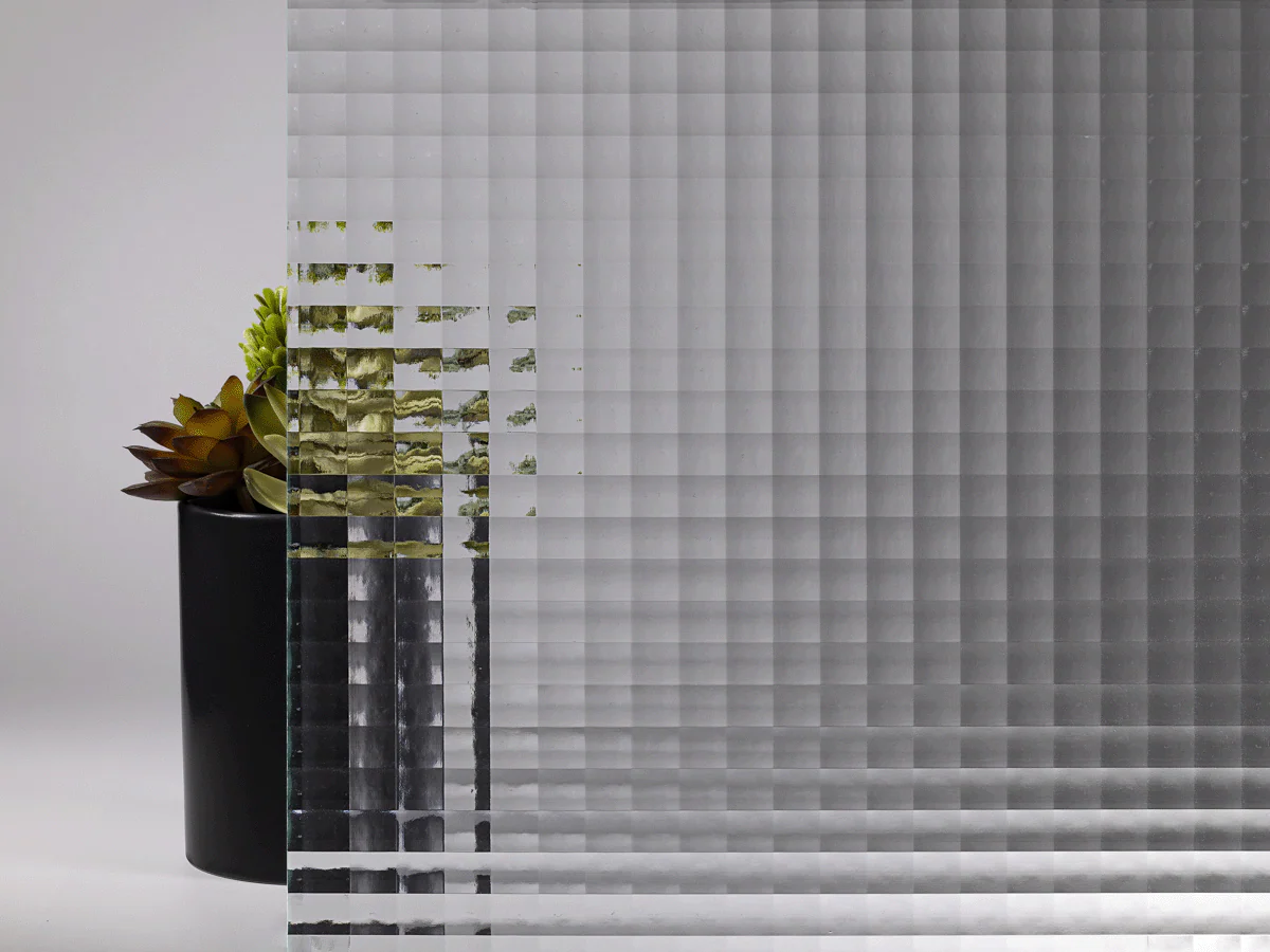 fabric mesh laminated glass, fabric mesh lamination services, decorative fabric mesh lamination, fabric mesh lamination for glass, fabric mesh laminated glass solutions