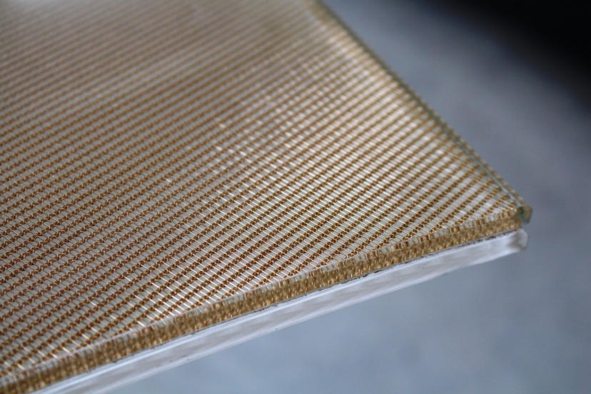 metal mesh lamination, metal mesh glass, metal mesh laminated glass, laminated glass metal mesh, metal mesh lamination services